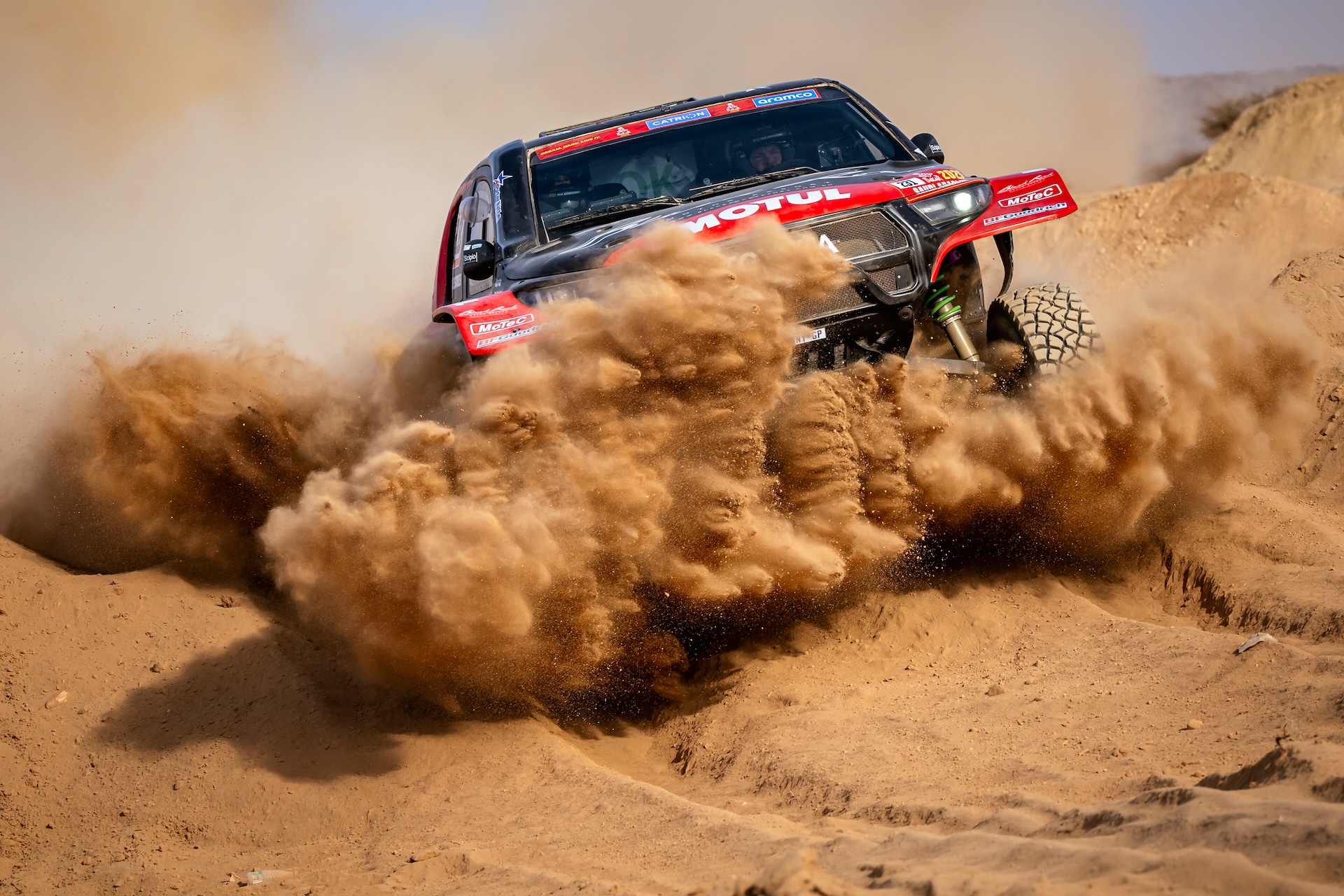 Price e Sanderland su Toyota nei test per la Dakar 2025 (© Red Bull Content Pool)