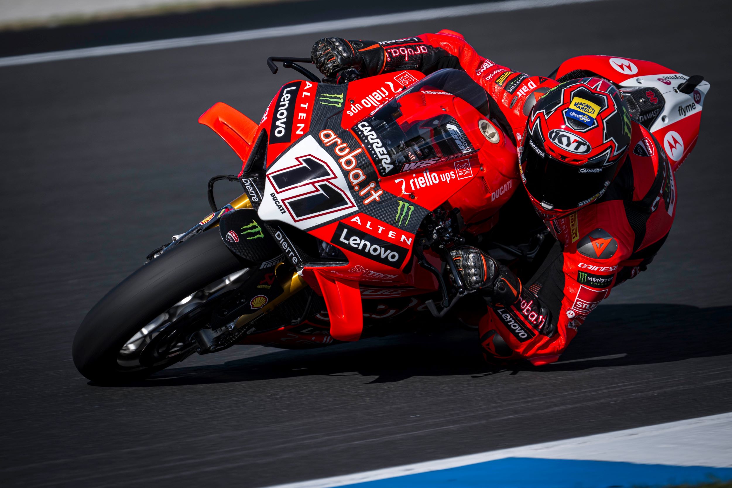 Bulega impegnato durante i test SBK a Phillip Island (© Ducati)