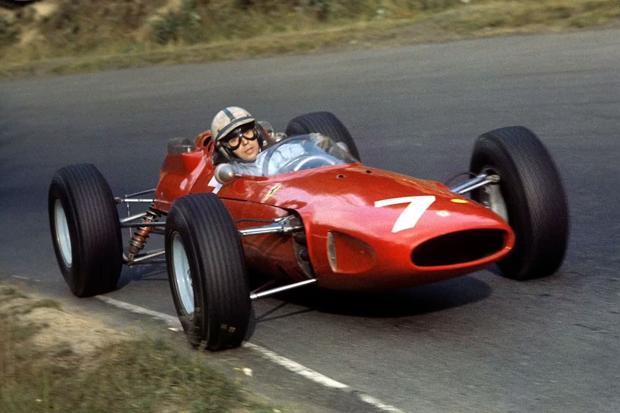 John Surtees a bordo della Ferrari #7