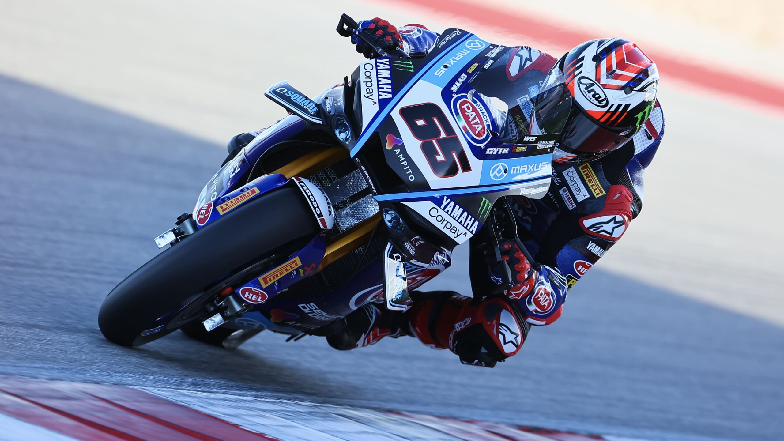 Jonathan Rea in sella alla Yamaha R1 2025 nei test di Portimao