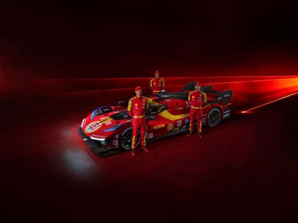 L'equipaggio della Ferrari 499P #50 (© Ferrari)