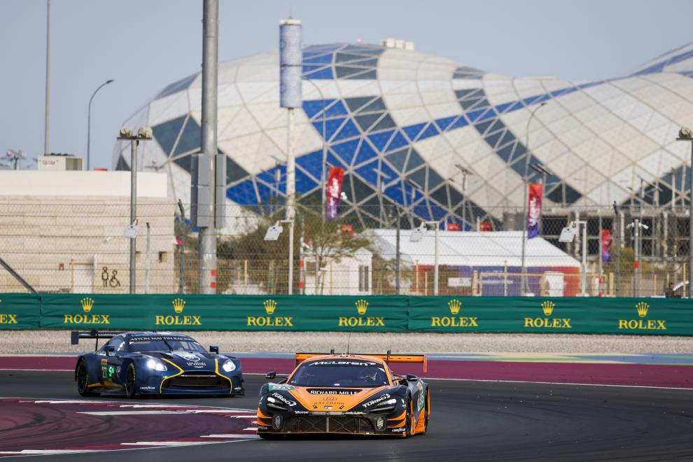 La Mclaren #95 seguita dall'Aston Martin #27 (© FIA WEC)