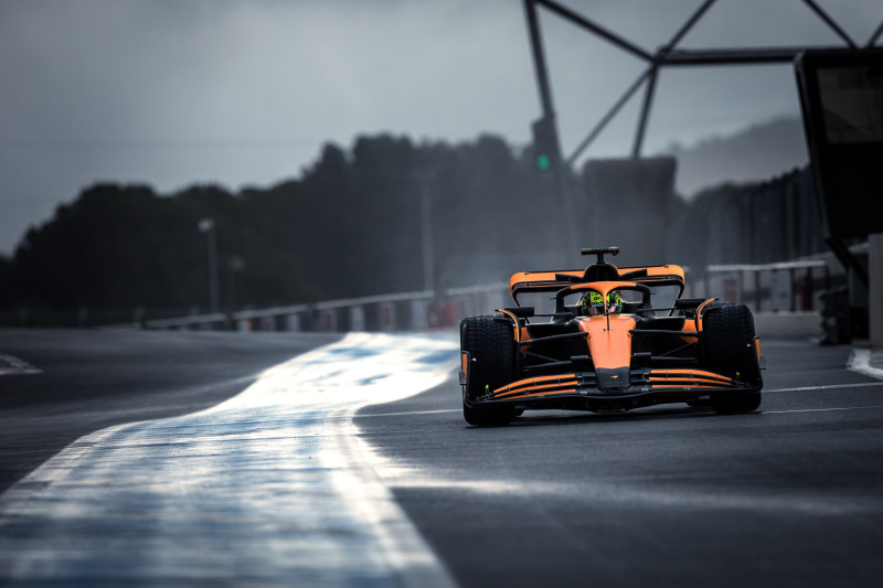 La McLaren durante i test Pirelli del Paul Ricard (© Pirelli)