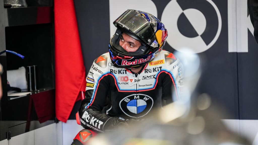 Ratzgatlioglu ai box durante le libere di Phillip Island (© World SBK)