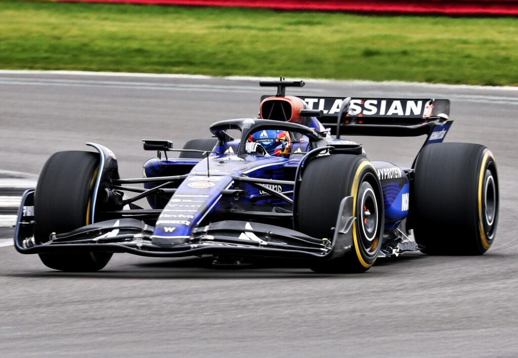 Sainz con la nuova Williams FW47 (© Williams)