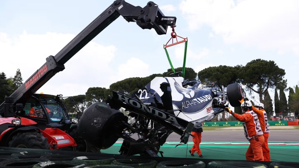 L'AlphaTauri di Tsunoda dopo un incidente nel 2021 (© F1)