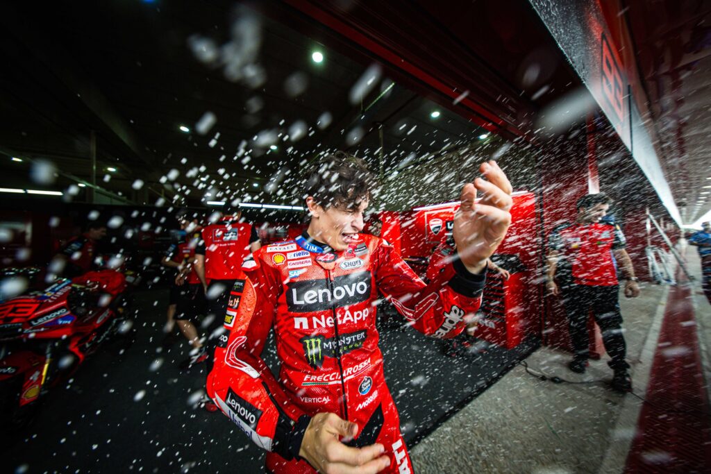 I festeggiamenti di Marc Marquez dopo la vittoria in Argentina (© Ducati)