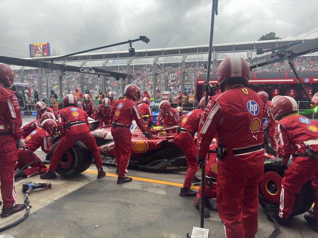 Un pit stop di Lewis Hamilton durante il GP d'Australia 2025 (© Scuderia Ferrari)