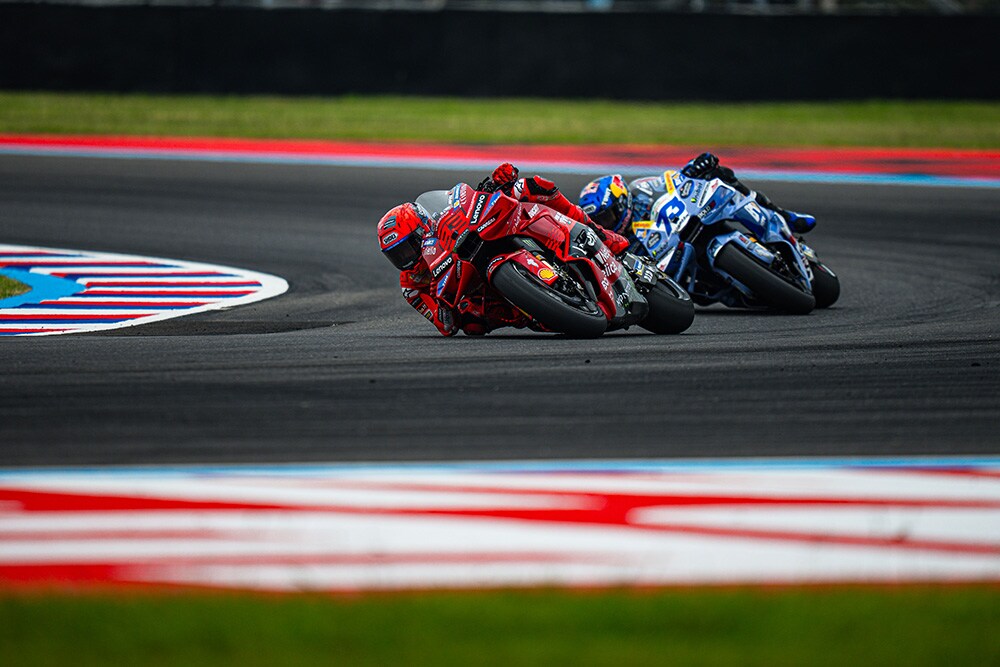 Marc e Alex Marquez in azione durante il GP d'Argentina 2025