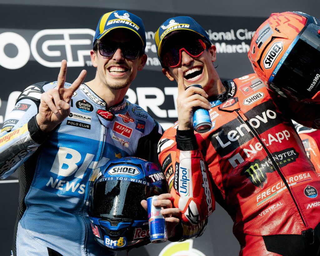 Marc Marquez e Alex Marquez sul podio del GP della Thailandia 2025