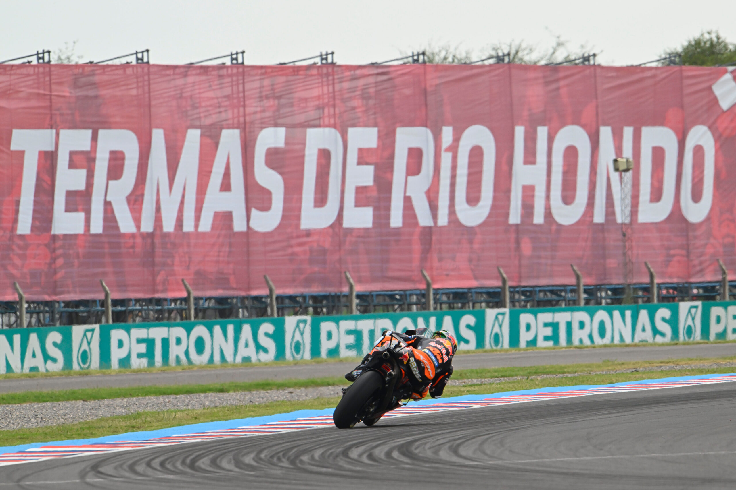 Brad Binder durante il GP dell'Argentina 2023