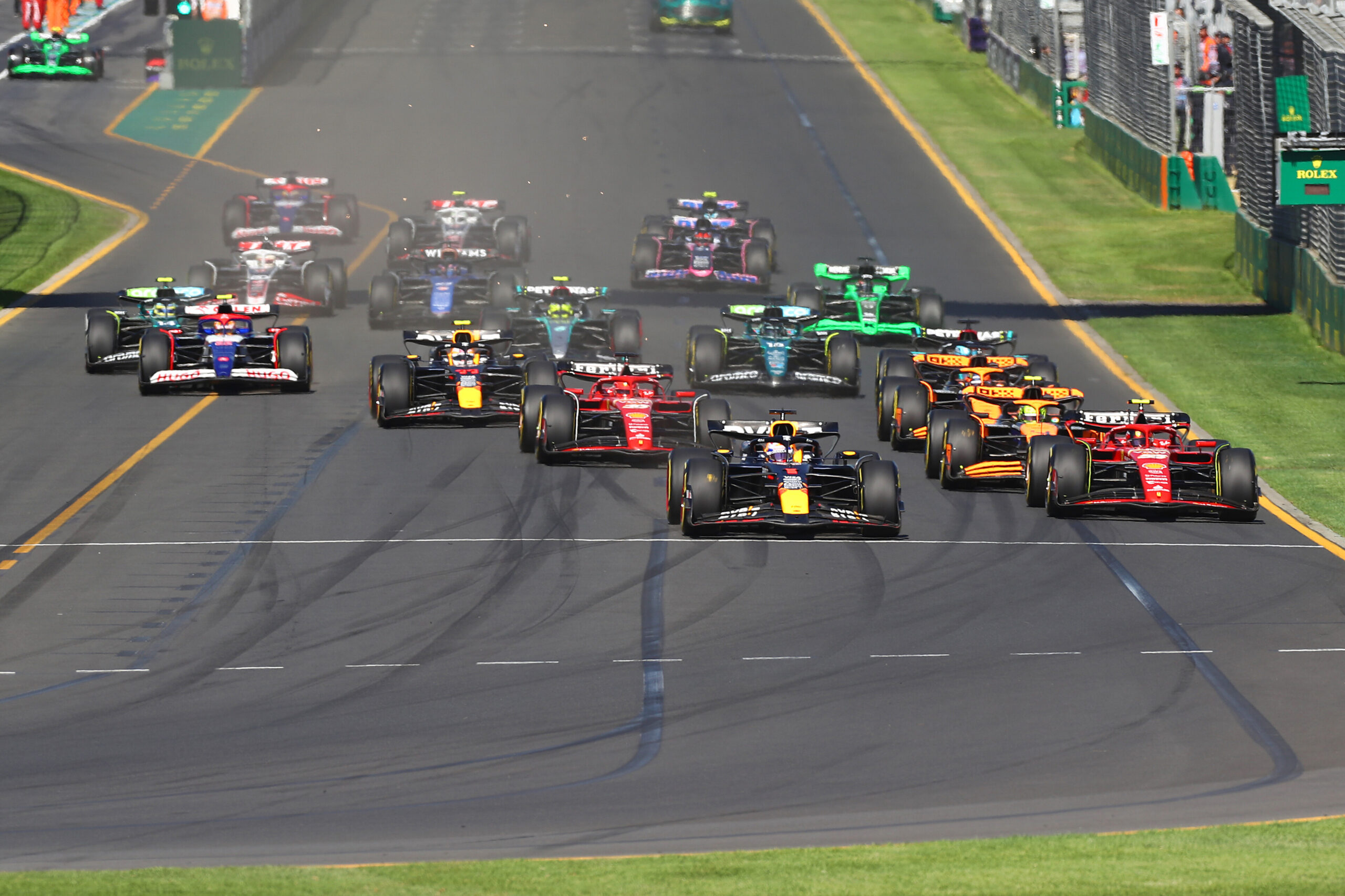 La partenza del GP 2024 d'Australia all'Albert Park di Melbourne