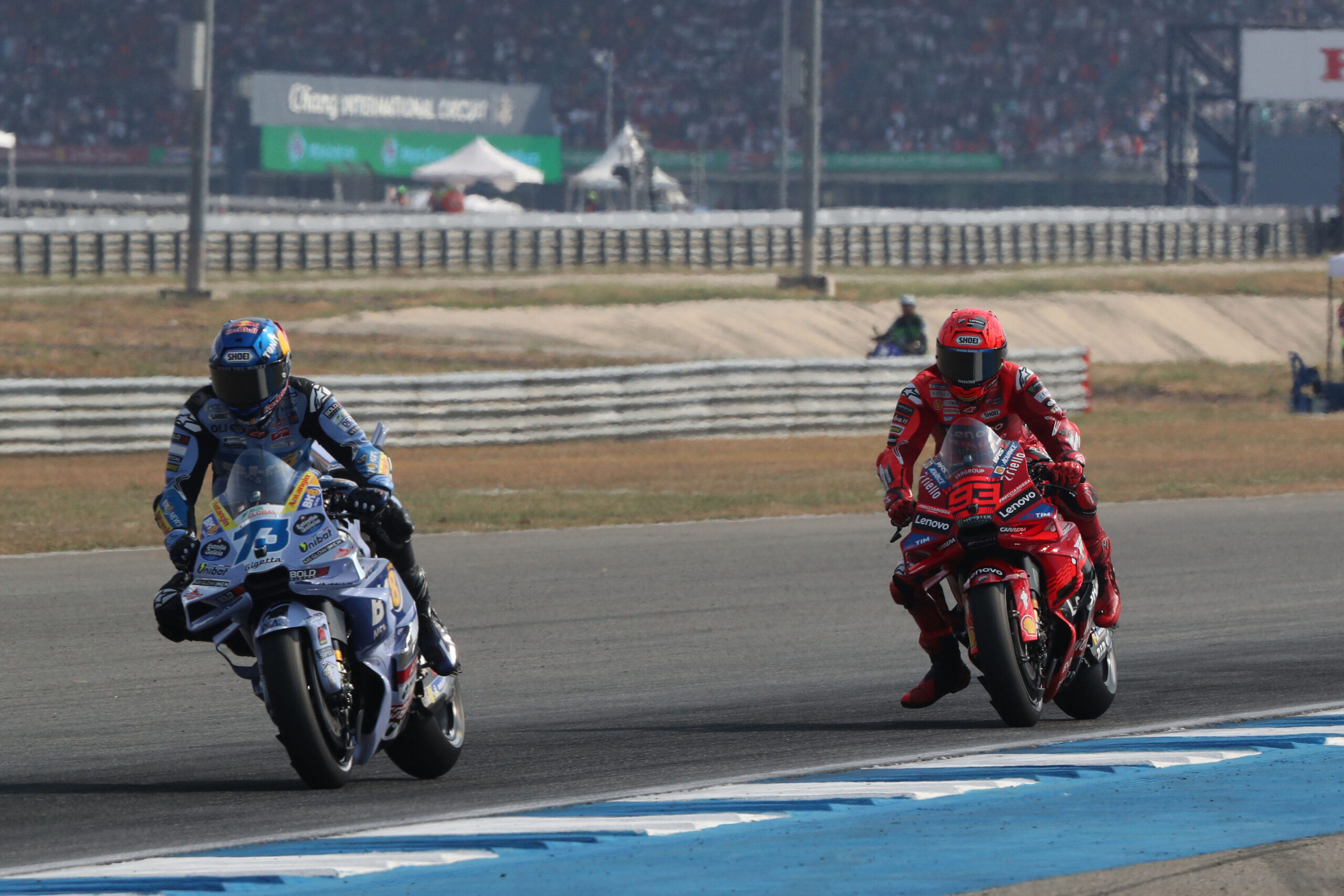 Alex Marquez e Marc Marquez durante il GP della Thailandia 2025