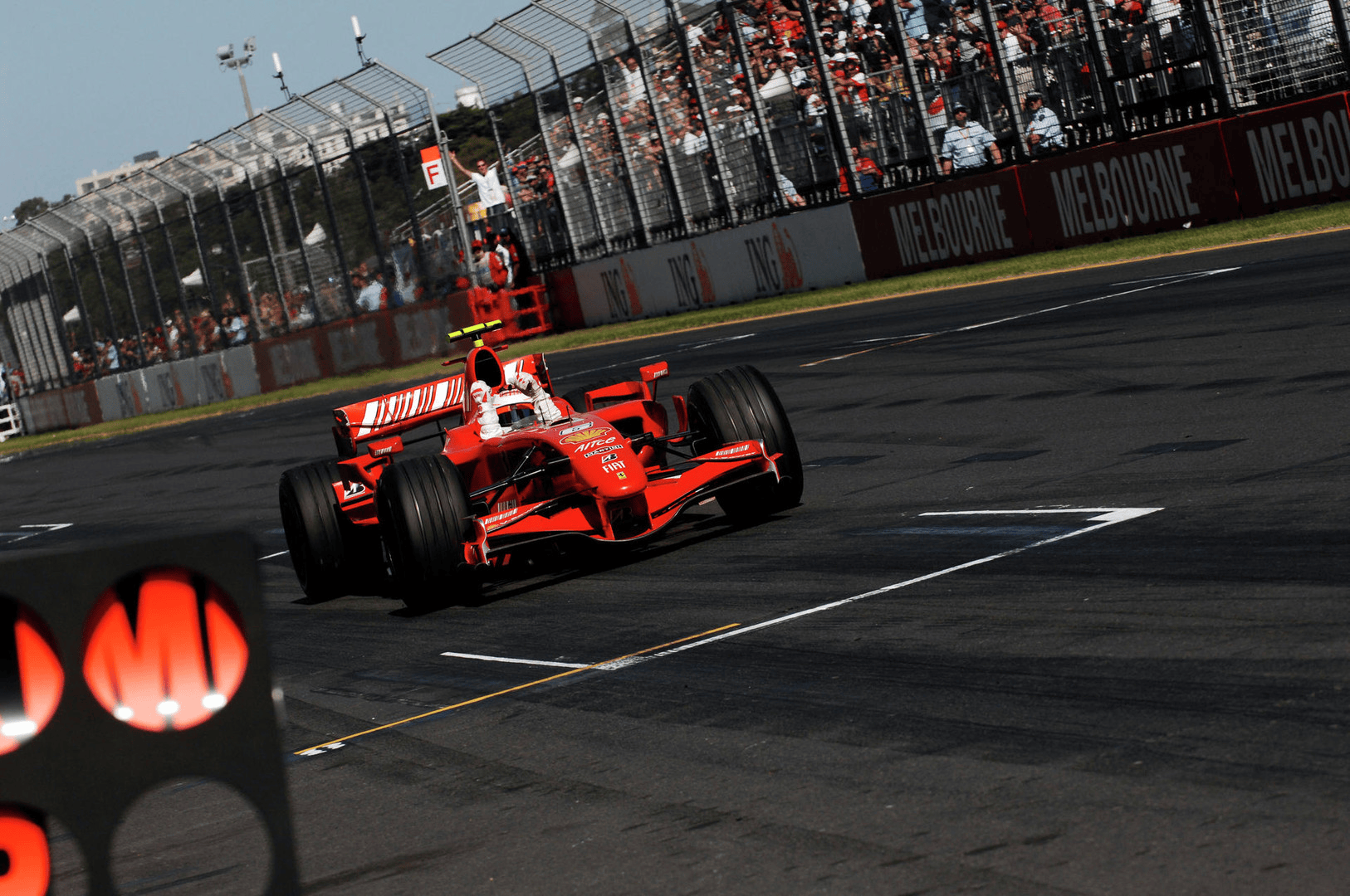 Kimi Raikkonen alla sua prima vittoria in Ferrari durante l'esordio nel GP d'Australia 2007