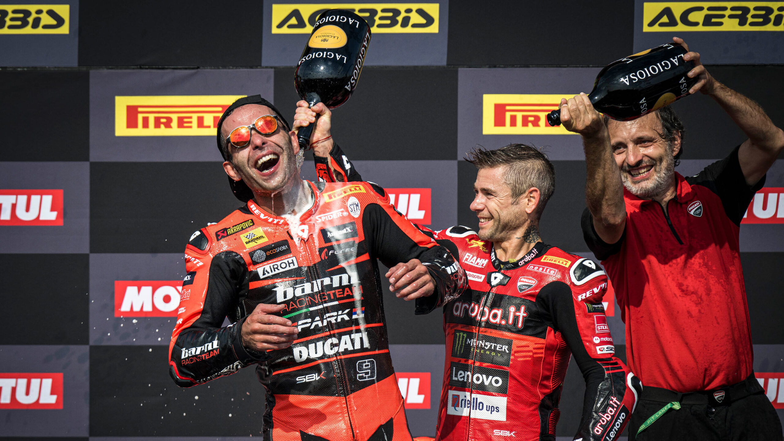 Danilo Petrucci sul podio del Round di Cremona 2024 con Alvaro Bautista