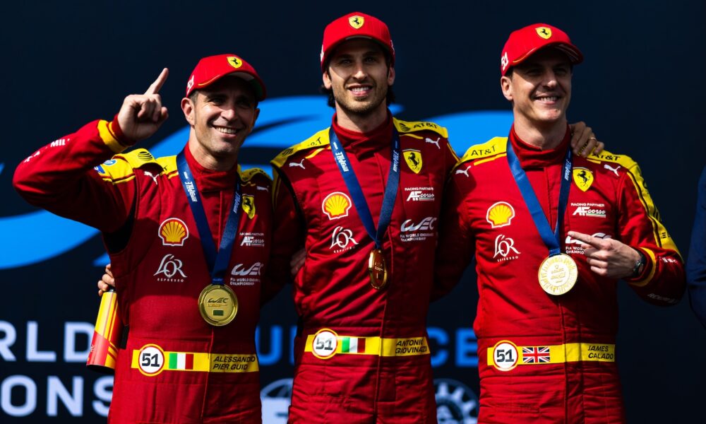 Giovinazzi al centro con Pier Guidi e Calado dopo la pole della 6 Ore di Imola 2025 (© WEC - DPPI)