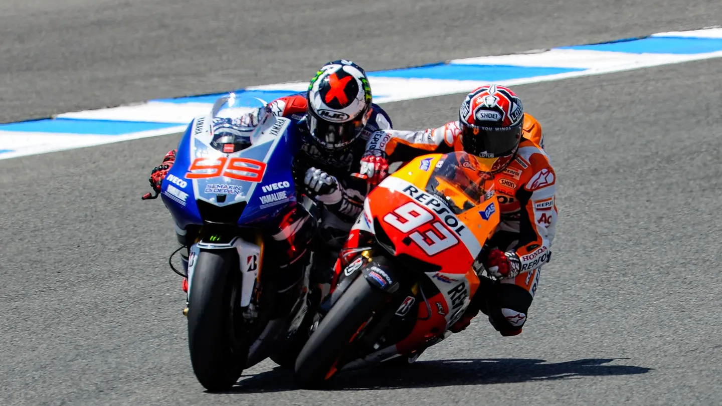 Il contatto tra Marc Marquez e Jorge Lorenzo alla curva 13 di Jerez nel GP di Spagna 2013