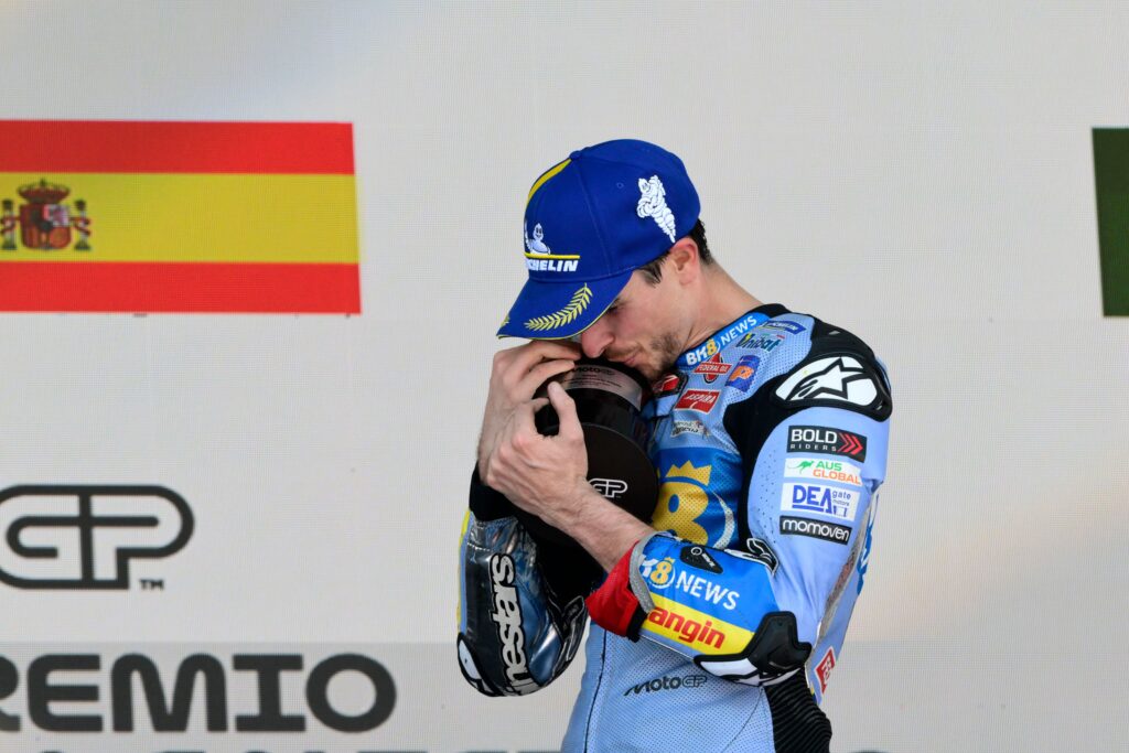 Alex Marquez festeggia la vittoria nel GP di Jerez 2025