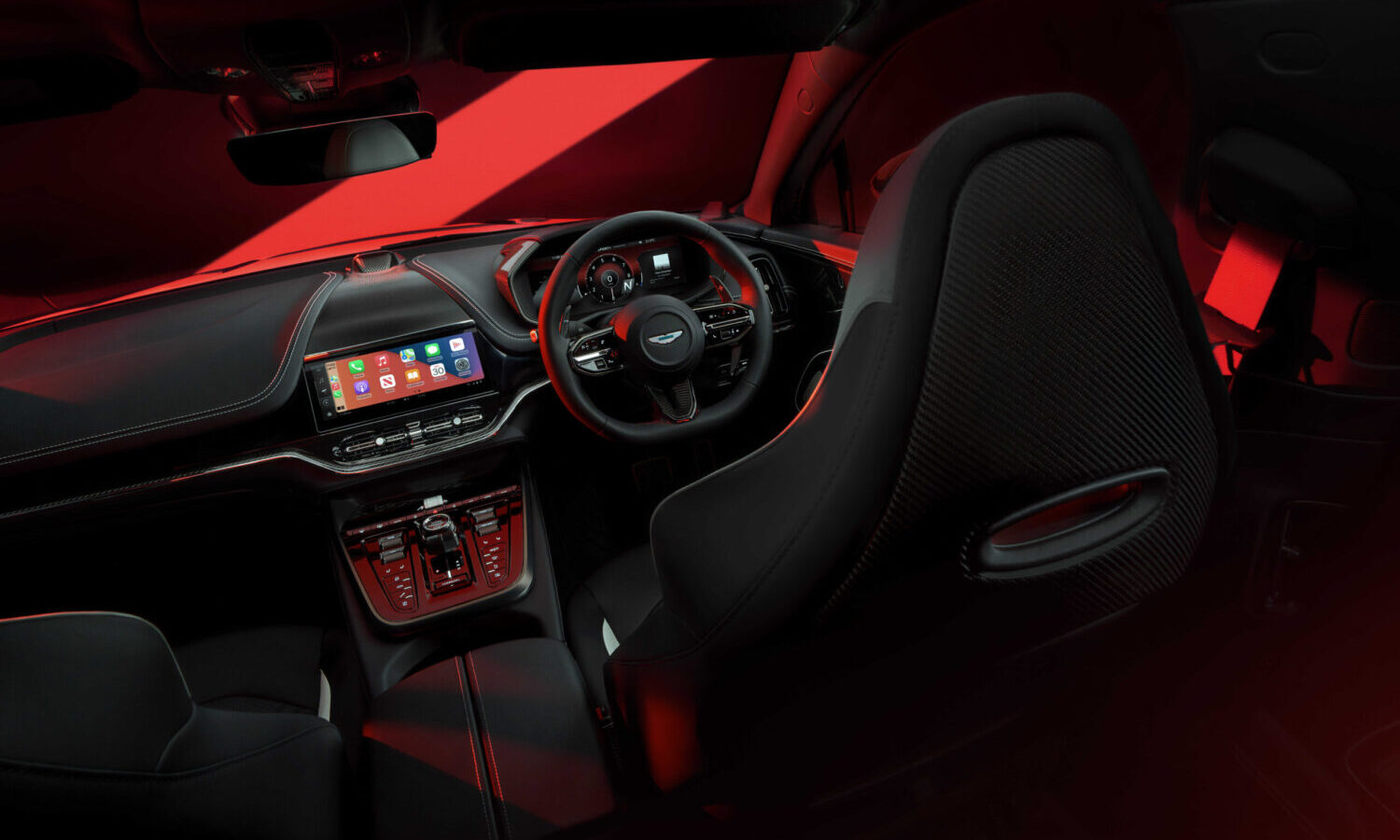 Aston Martin DBX S interni