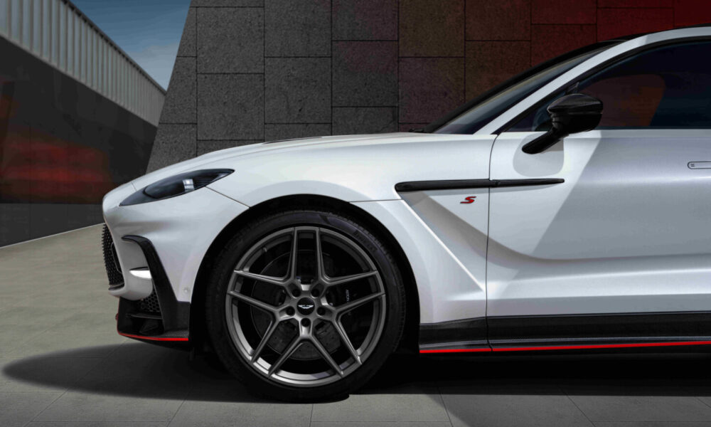 Aston Martin DBX S