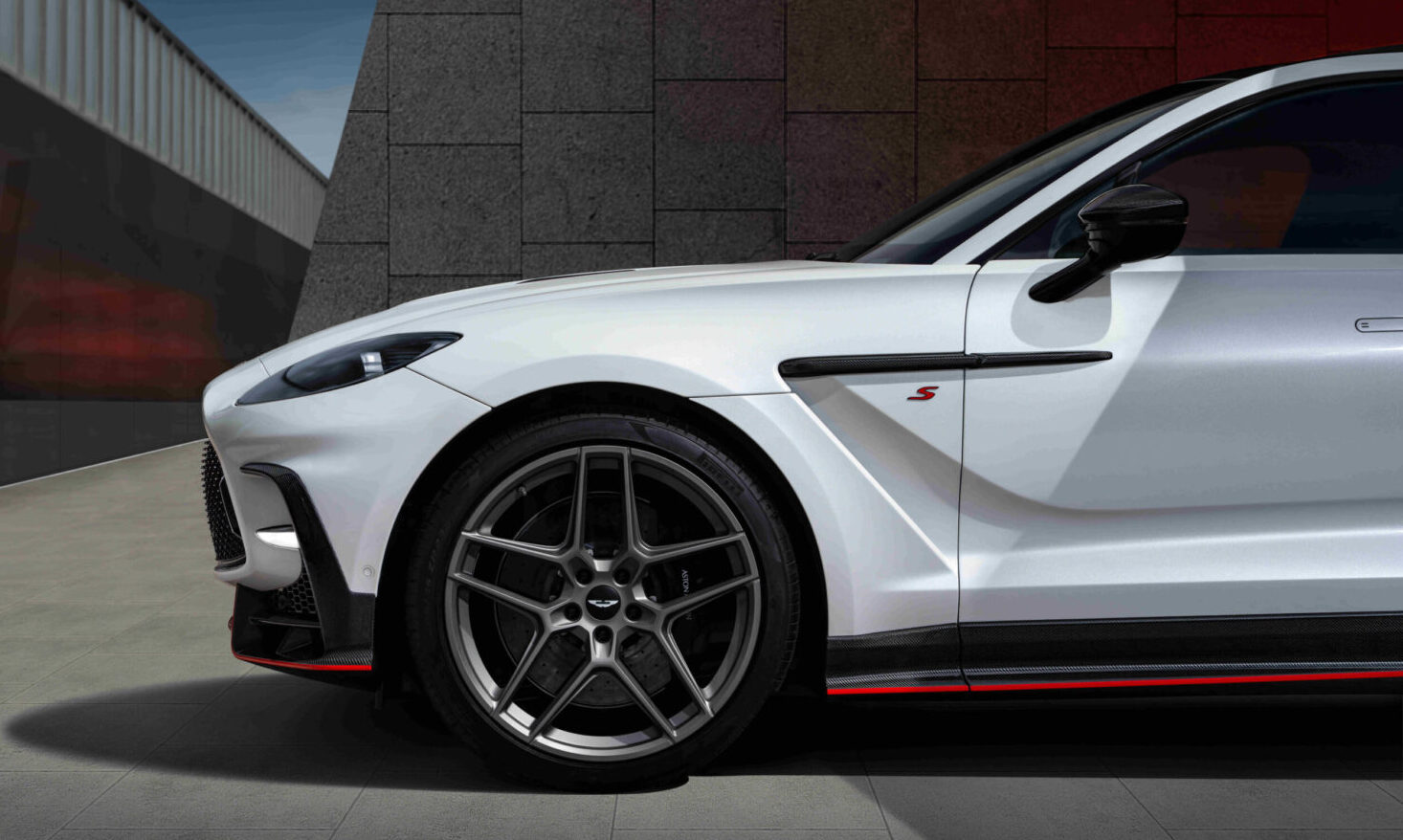 Aston Martin DBX S