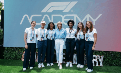 Susie Wolff con una commissione di studentesse a cui sono state illustrate le possibilità di crescita nell'industria del motorsport