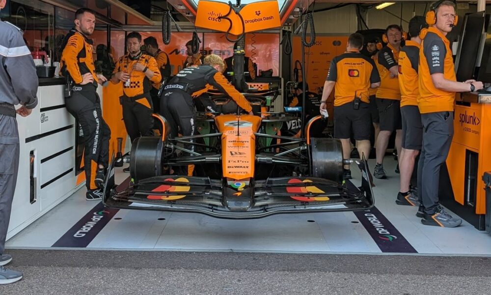 In Spagna entrerà in vigore il nuovo regolamento sulle ali flessibile, figlio della TD018 (© x.com McLaren)