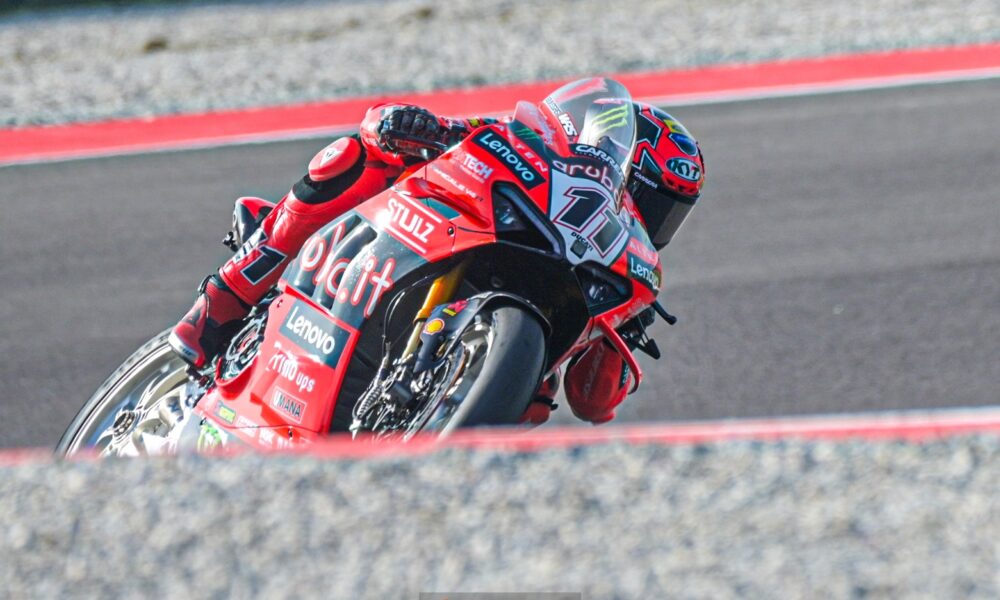 Nicolò Bulega in azione a Cremona per il Round italiano della SBK 2025
