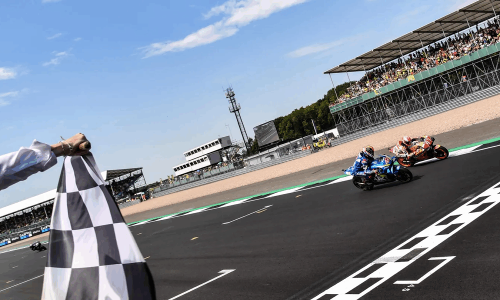 La vittoria di Alex Rins al fotofinish su Marc Marquez nel 2019 a Silverstone