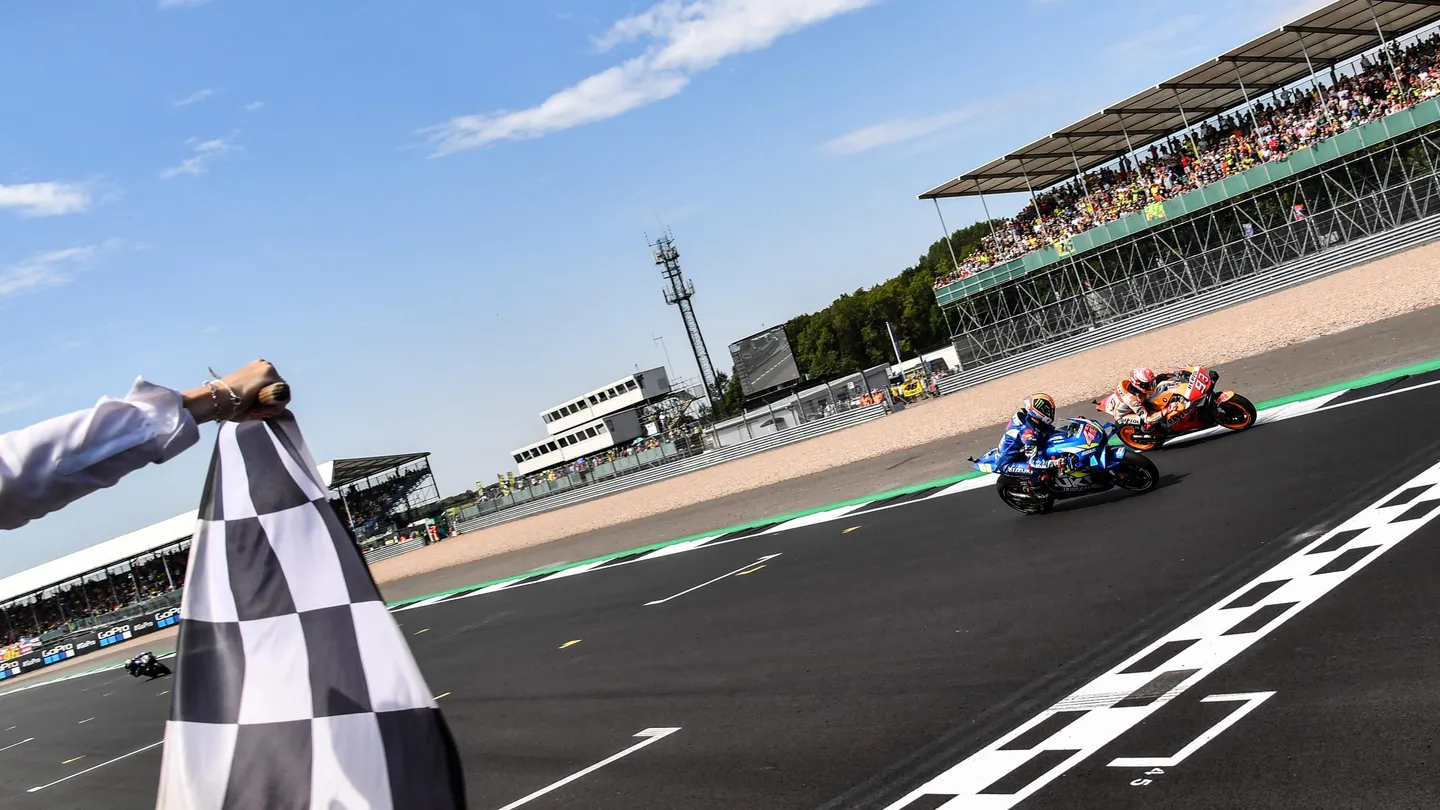 La vittoria di Alex Rins al fotofinish su Marc Marquez nel 2019 a Silverstone