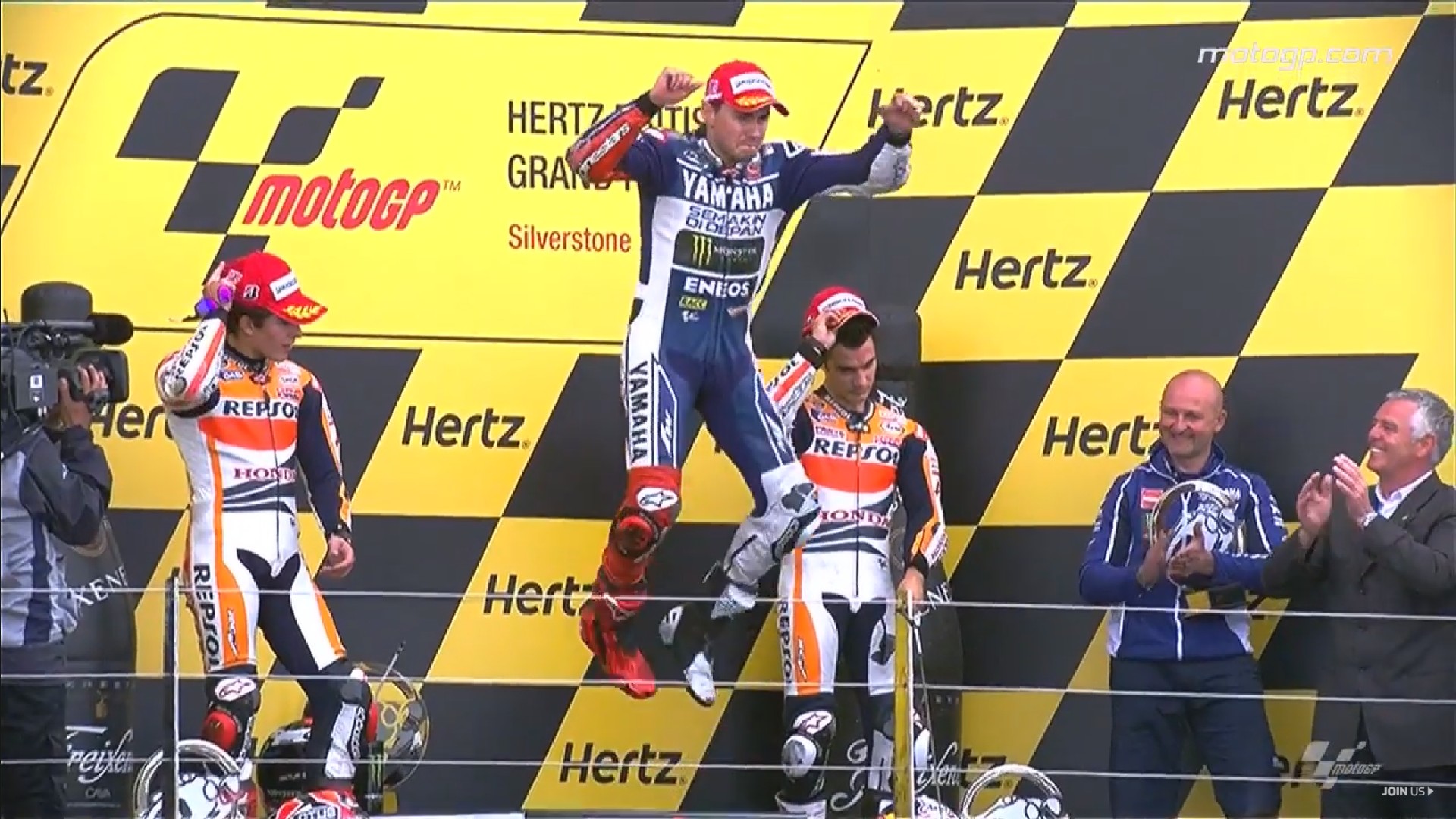 L'esultanza di Jorge dopo la vittoria a Silverstone nel 2013