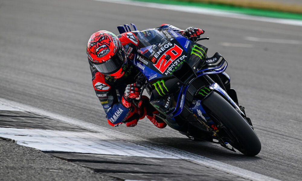 Fabio Quartararo impegnato a Silverstone (© Monster Energy Yamaha)