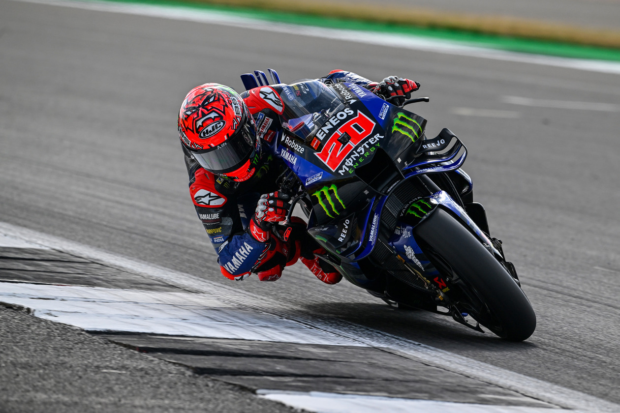 Fabio Quartararo impegnato a Silverstone (© Monster Energy Yamaha)