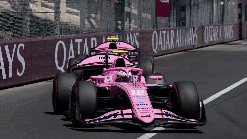 Minì incollato a Maini nella Sprint Race (© Formula 2)