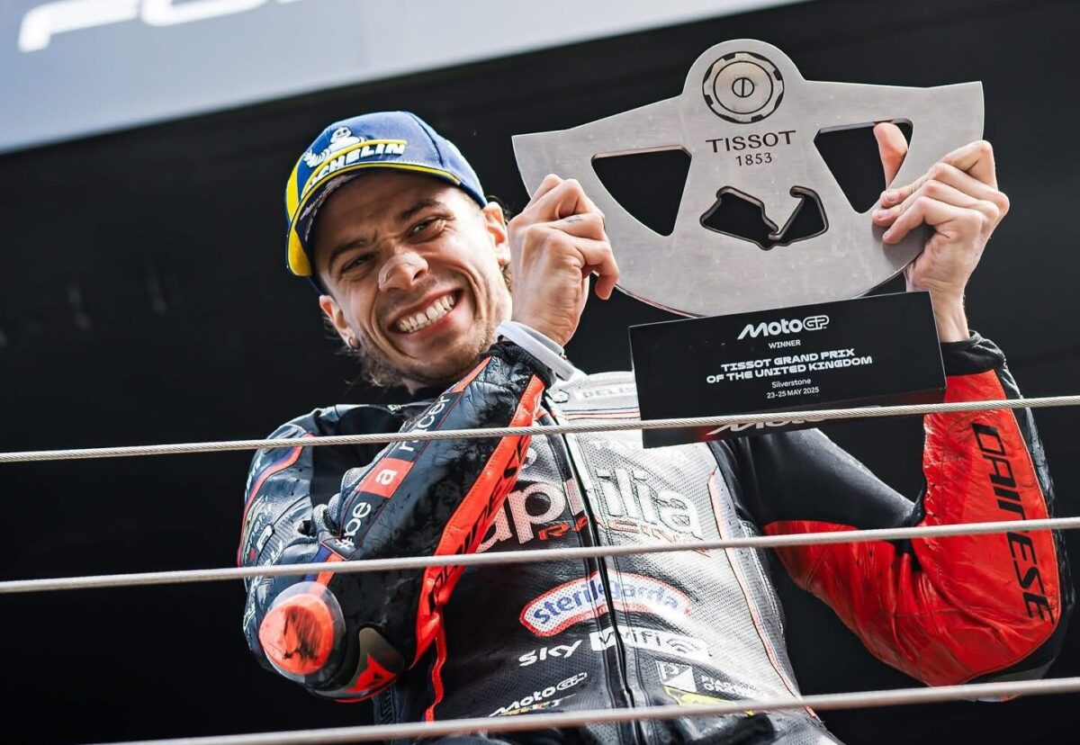 Marco Bezzecchi trionfa a Silverstone e Rivola parla a Martin