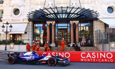 La Racing Bulls in azione a Monaco, davanti al Casinò (© Red Bull Content Pool)