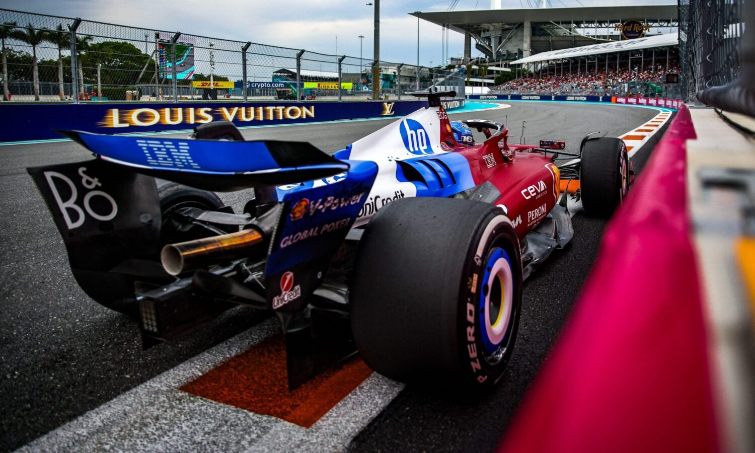 ferrari sospensione sf-25