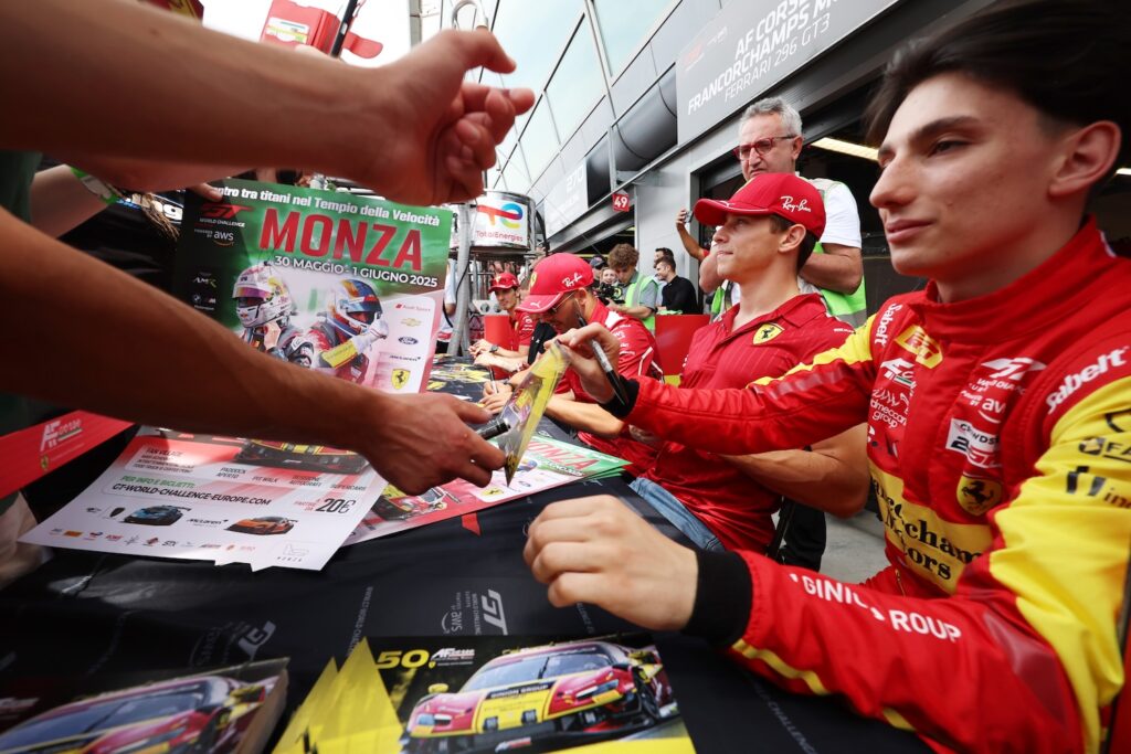 In primo piano Eliseo Donno, dietro di lui Arthur Leclerc e Antonio Fuoco (© SRO)