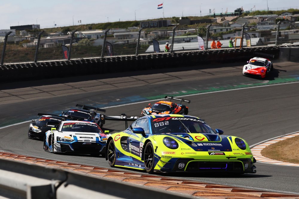 La Porsche Rutronik #96 vincitrice di Gara 1 (© SRO)