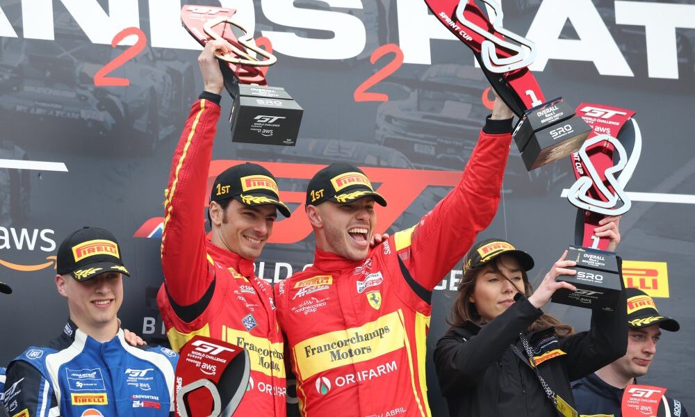 Alessio Rovera e Vincent Abril sul podio di Brands Hatch (© SRO)