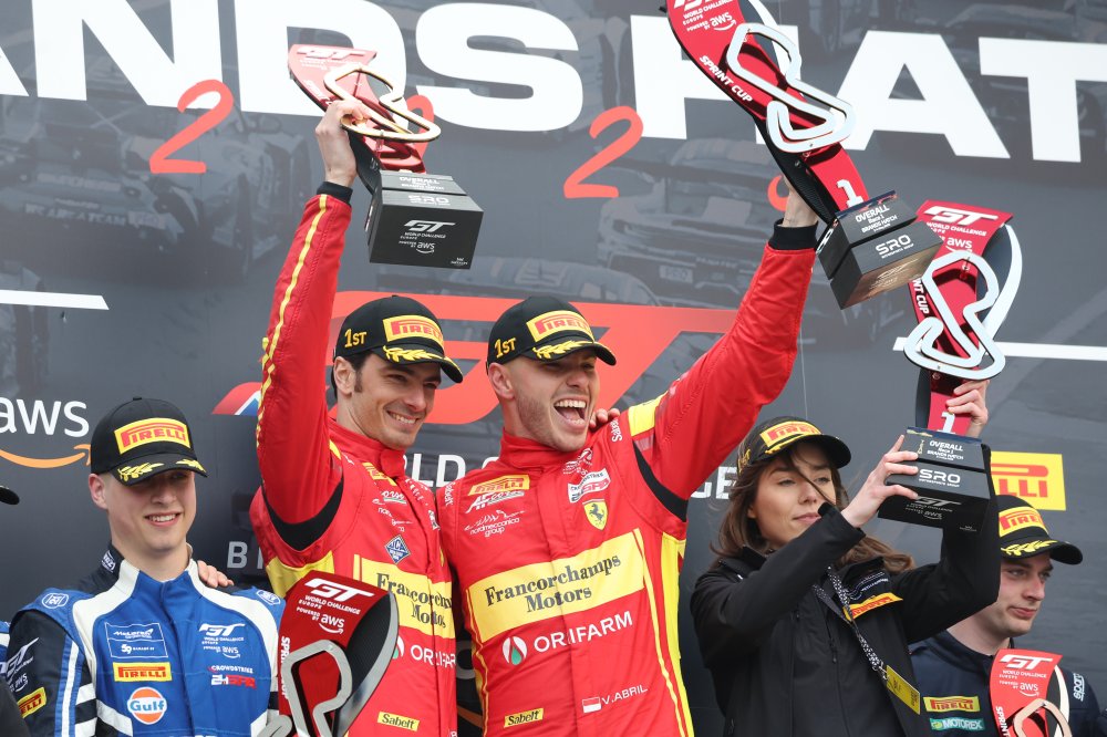Alessio Rovera e Vincent Abril sul podio di Brands Hatch (© SRO)