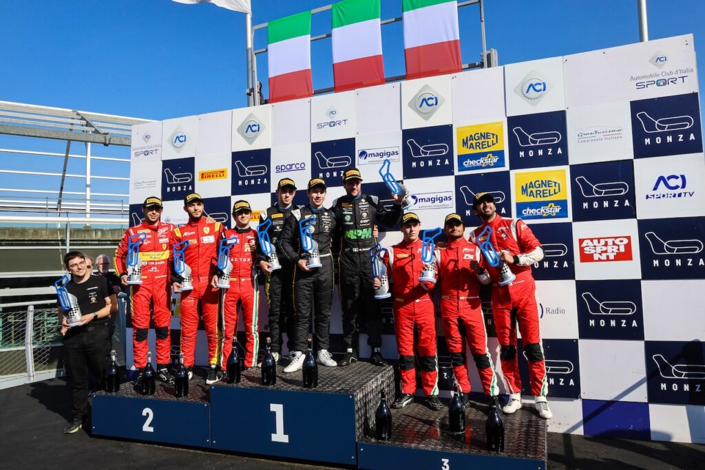 Il podio assoluto della gara di Monza dell'Italiano GT Endurance (© ACI Sport)