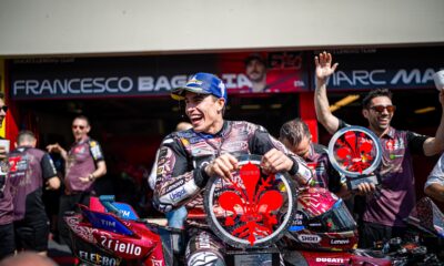 Marc Marquez durante i festeggiamenti al Mugello