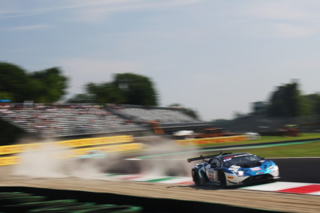 La #63 Lamborghini GRT (© SRO)