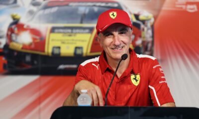 Andrea Bertolini nella conferenza stampa per il suo addio alle gare (© SRO)