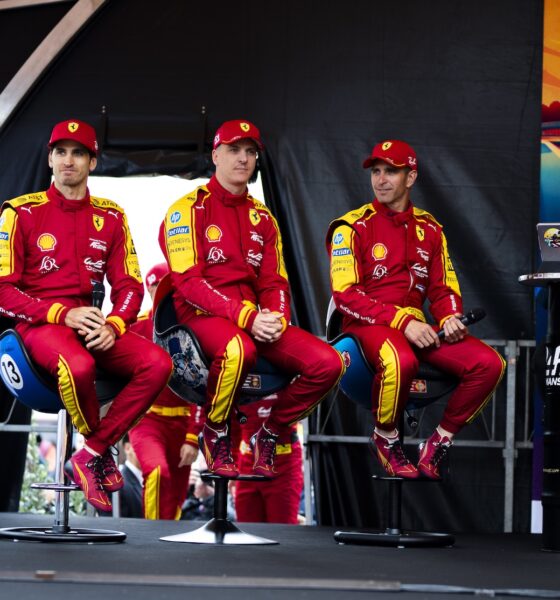 Giovinazzi, Calado e Pier Guidi durante le interviste in piazza a Le Mans domenica scorsa (© DPPI - ACO)