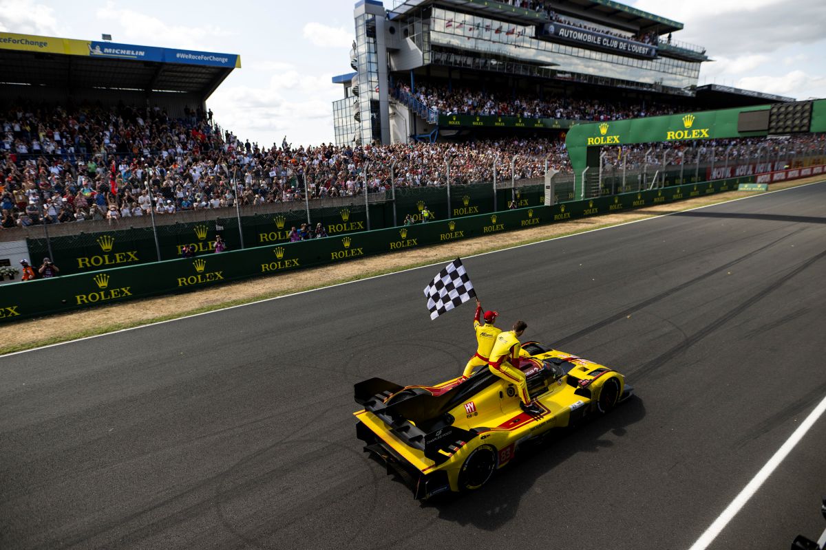La Ferrari 499P #83 in parata a Le Mans dopo la vittoria