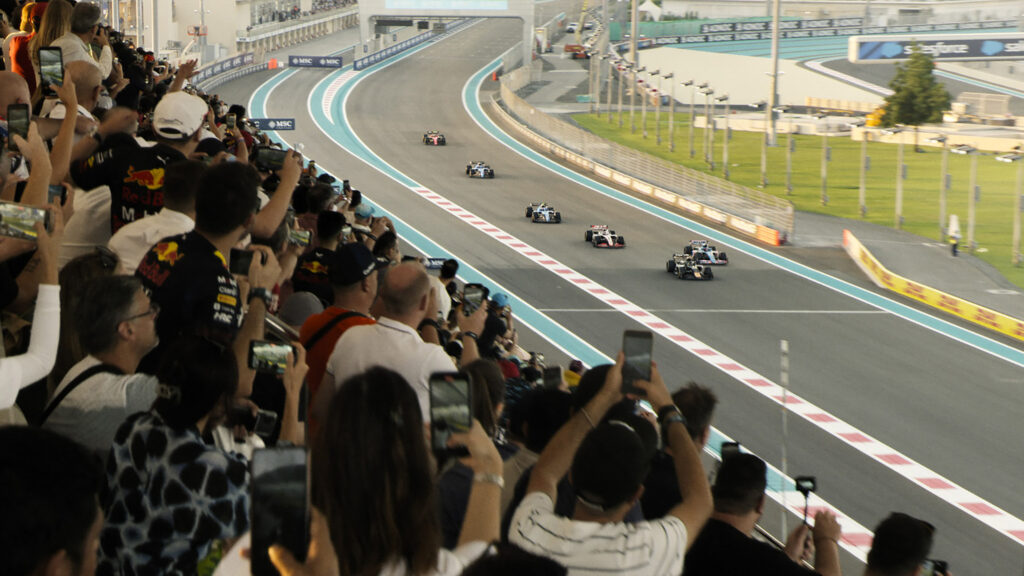 Una scena del film girata in pista ad Abu Dhabi (© Apple)