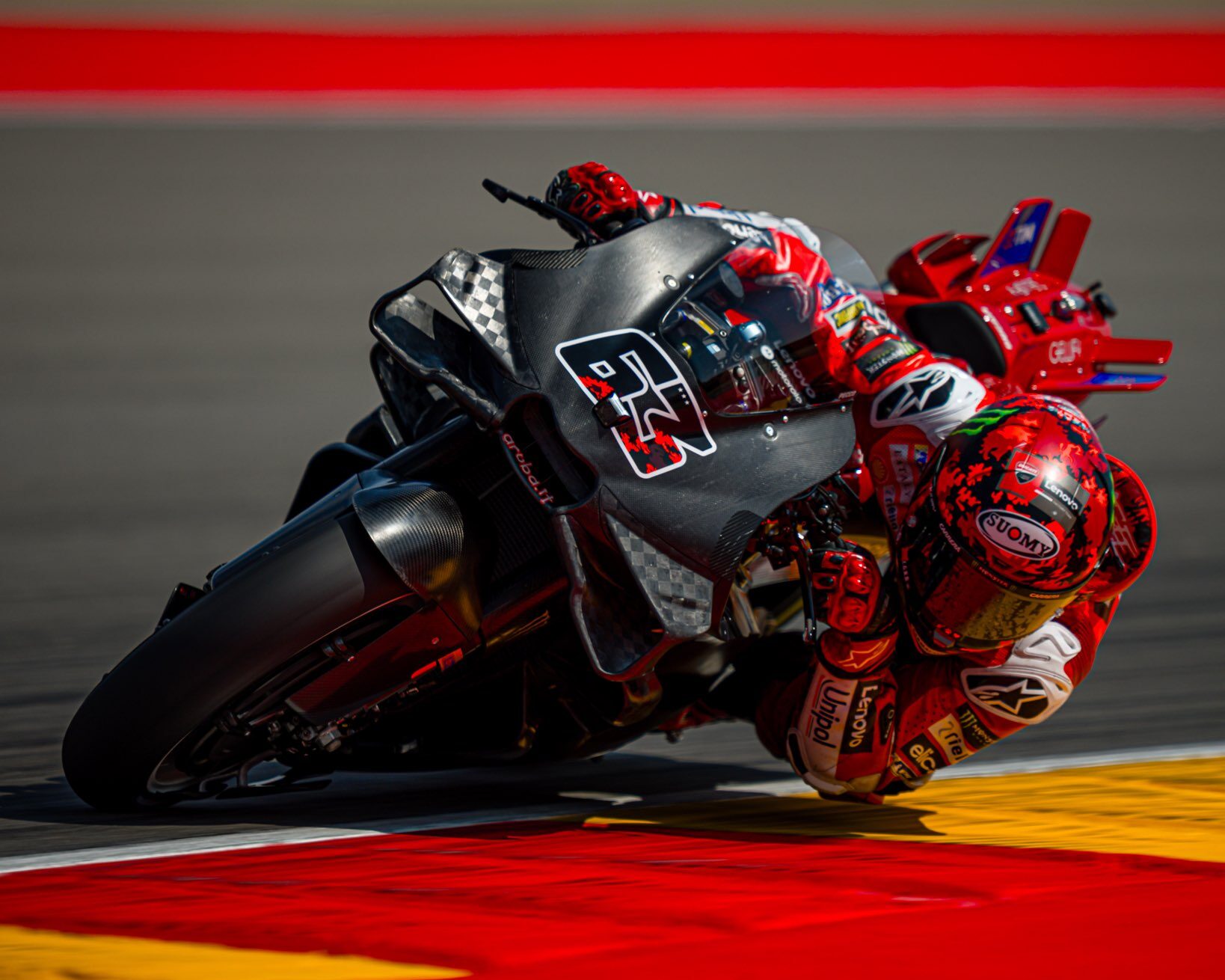 Pecco Bagnaia con la nuova aerodinamica nei test di Aragon 2025