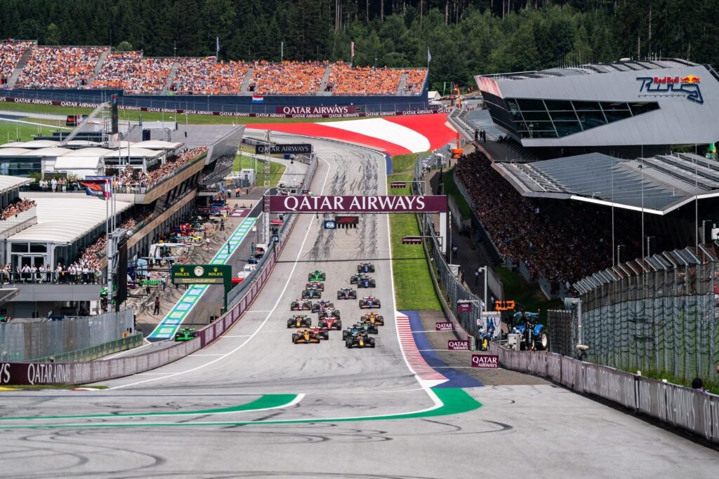 La partenza del GP di Austria 2024, con Verstappen e Norris davanti